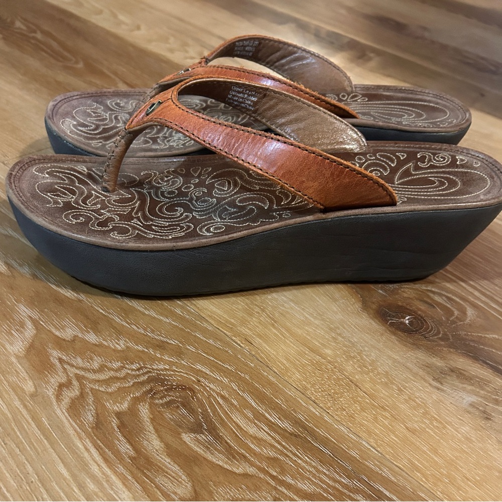 OluKai Paniolo Women’s Leather Wedge Sandals